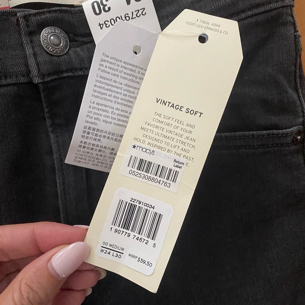Levi’s - Picture 3 of 6